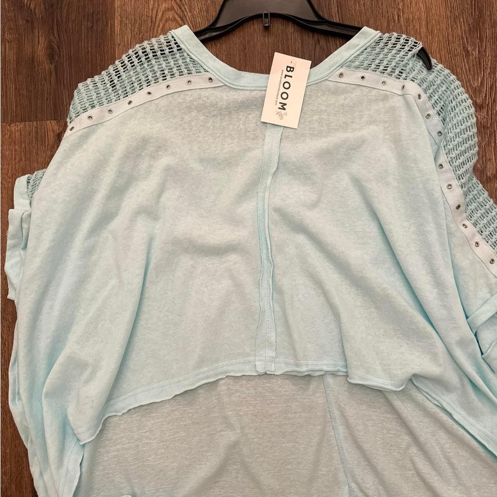 New with tag essential top